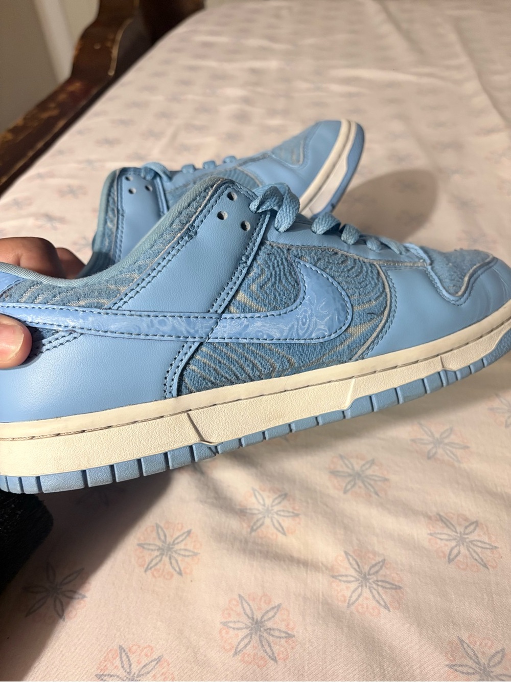 Nike Women’s Blue Low-Top Sneakers with White Sole